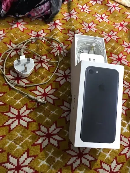 Iphone 7 With Box Charger 128GB PTA Approvd